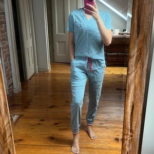 Mediclo scrubs set. Top XS. Bottoms S.